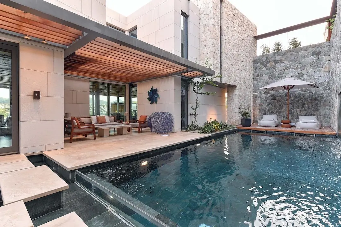 Swimming pool